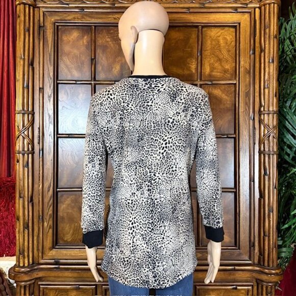 NWOT Jones New York Cotton Couture Leopard Black Tipped Vneck Top - Picture 4 of 16